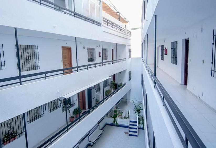Luminoso Y Fresco Apartamento En 2ª Linea De Playa Фуeнхирола Екстериор снимка