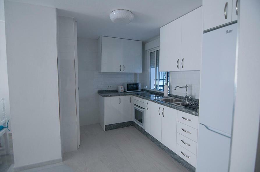 Luminoso Y Fresco Apartamento En 2ª Linea De Playa Фуeнхирола Екстериор снимка