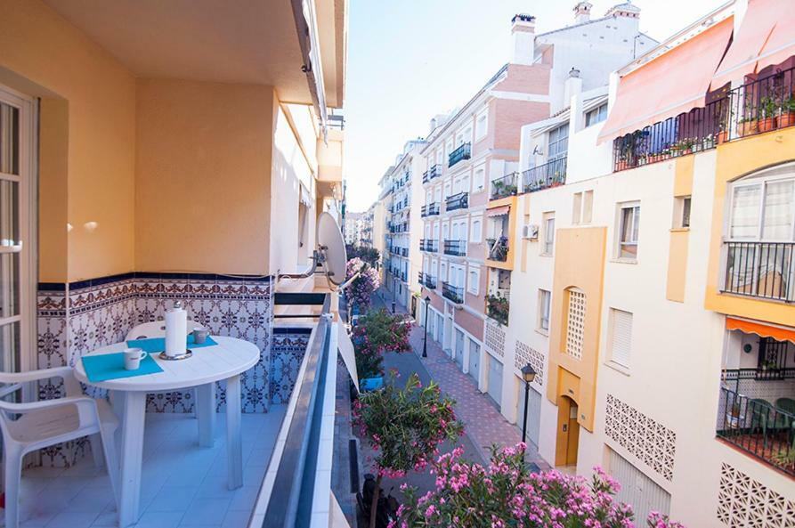 Luminoso Y Fresco Apartamento En 2ª Linea De Playa Фуeнхирола Екстериор снимка