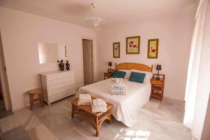Luminoso Y Fresco Apartamento En 2ª Linea De Playa Фуeнхирола Екстериор снимка